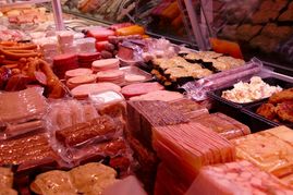 Riesenauswahl an Spezialitäten von Geflügel, Fisch und Wild