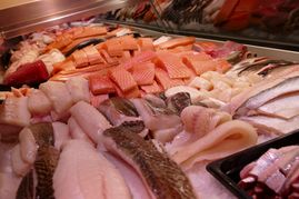 Riesenauswahl an Spezialitäten von Geflügel, Fisch und Wild